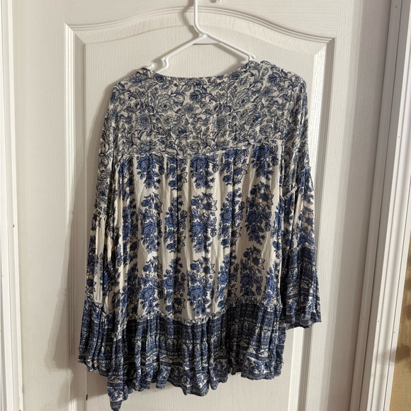 American Eagle Women’s White Blue Floral Boho Top Sz M. MH-148 - Picture 3 of 3